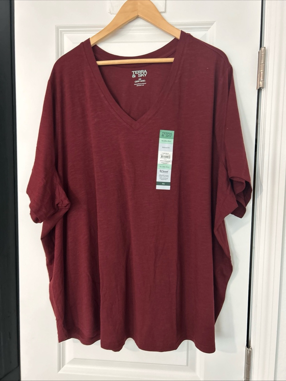 Terra & Sky Women’s V-Neck Tee- Crimson- Size 4x NWT- Relaxed Fit